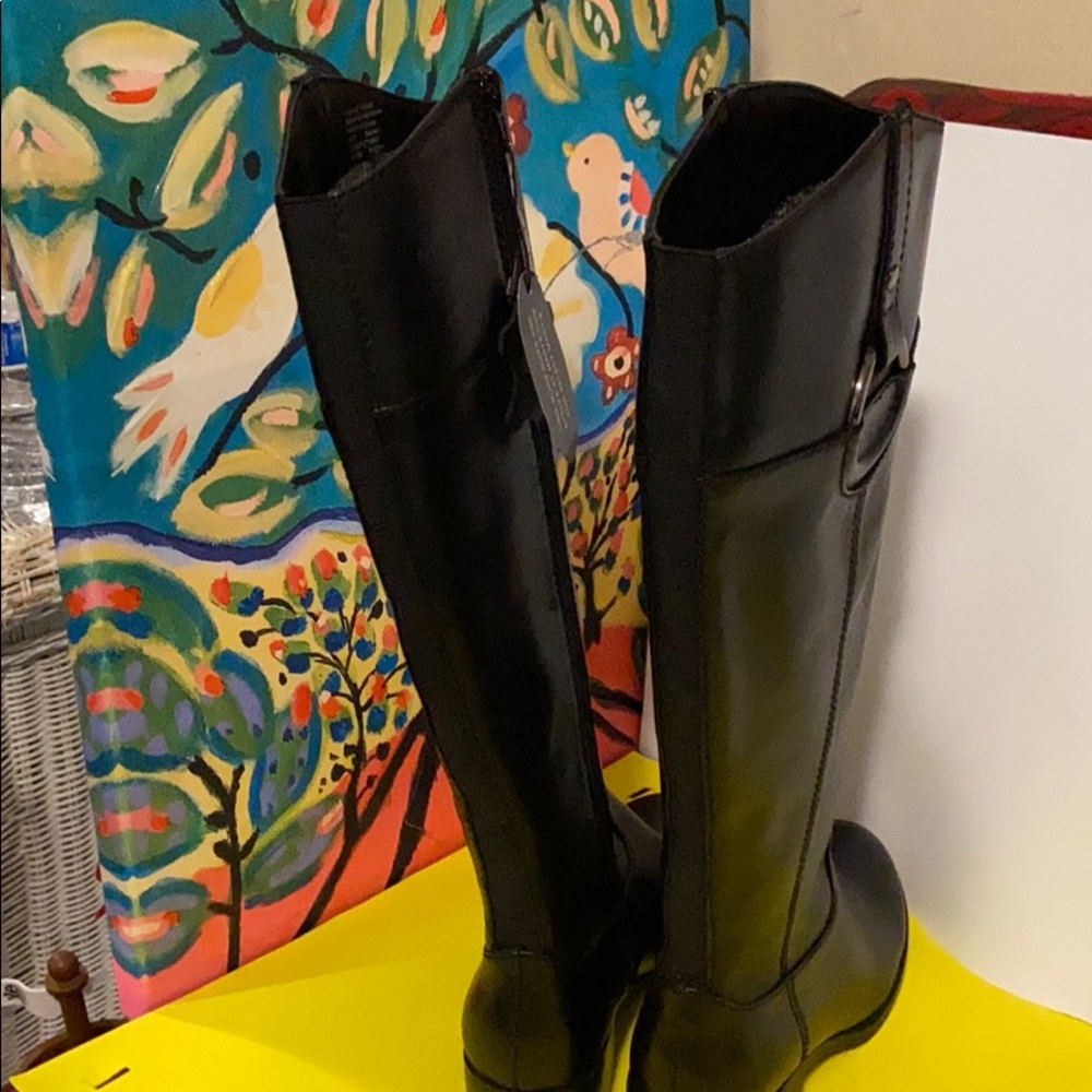 Boots - Picture 3 of 3